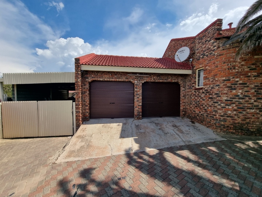 5 Bedroom Property for Sale in Morelig Free State